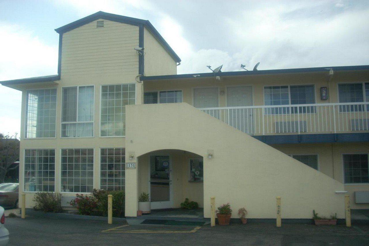 Economy Inn Monterey Сийсайд Екстериор снимка