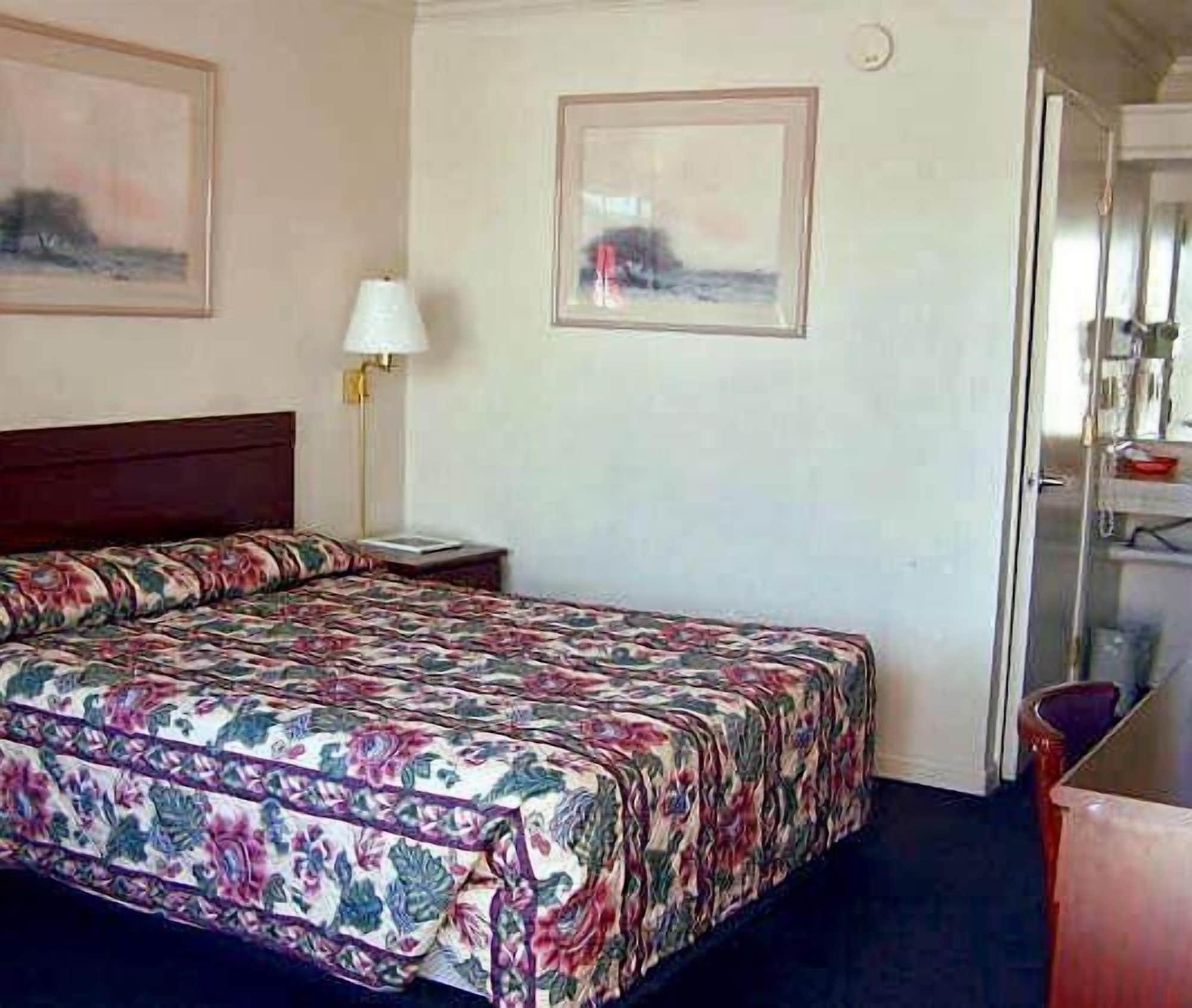 Economy Inn Monterey Сийсайд Екстериор снимка