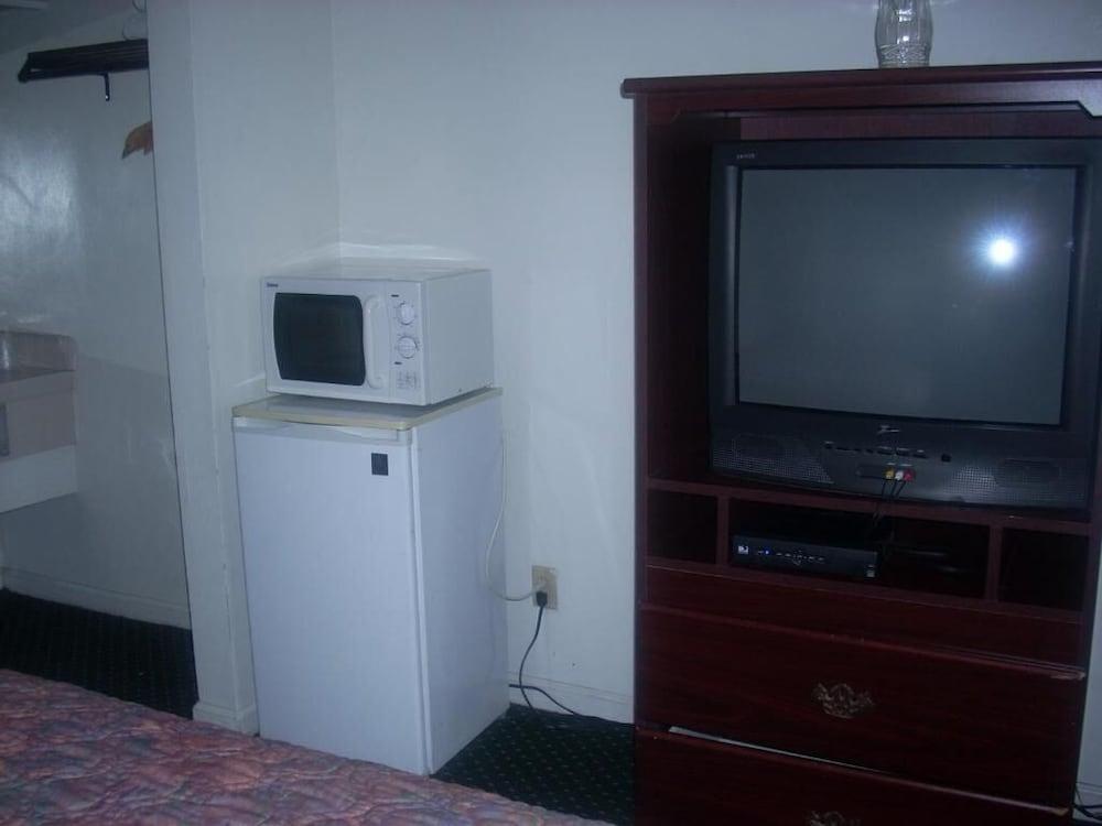 Economy Inn Monterey Сийсайд Екстериор снимка