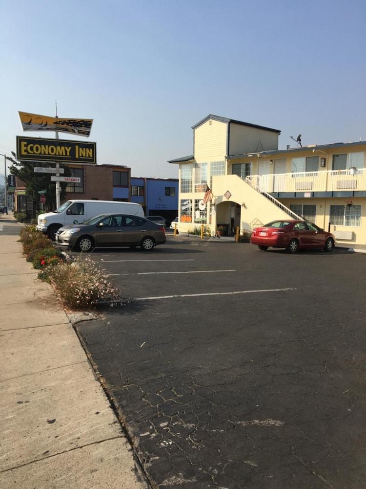 Economy Inn Monterey Сийсайд Екстериор снимка