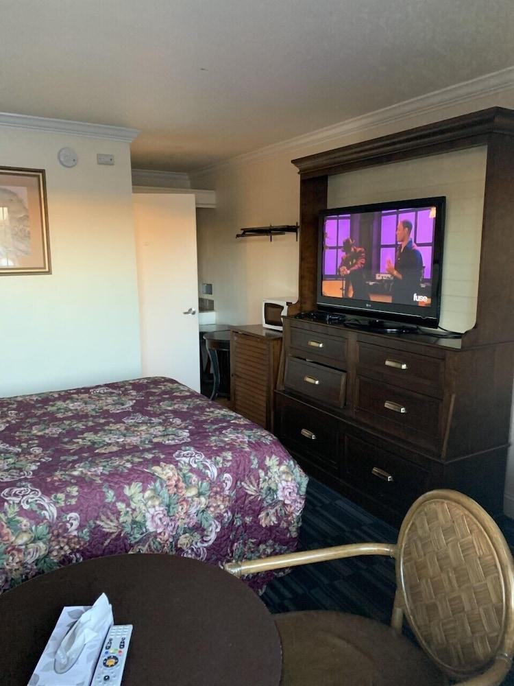 Economy Inn Monterey Сийсайд Екстериор снимка