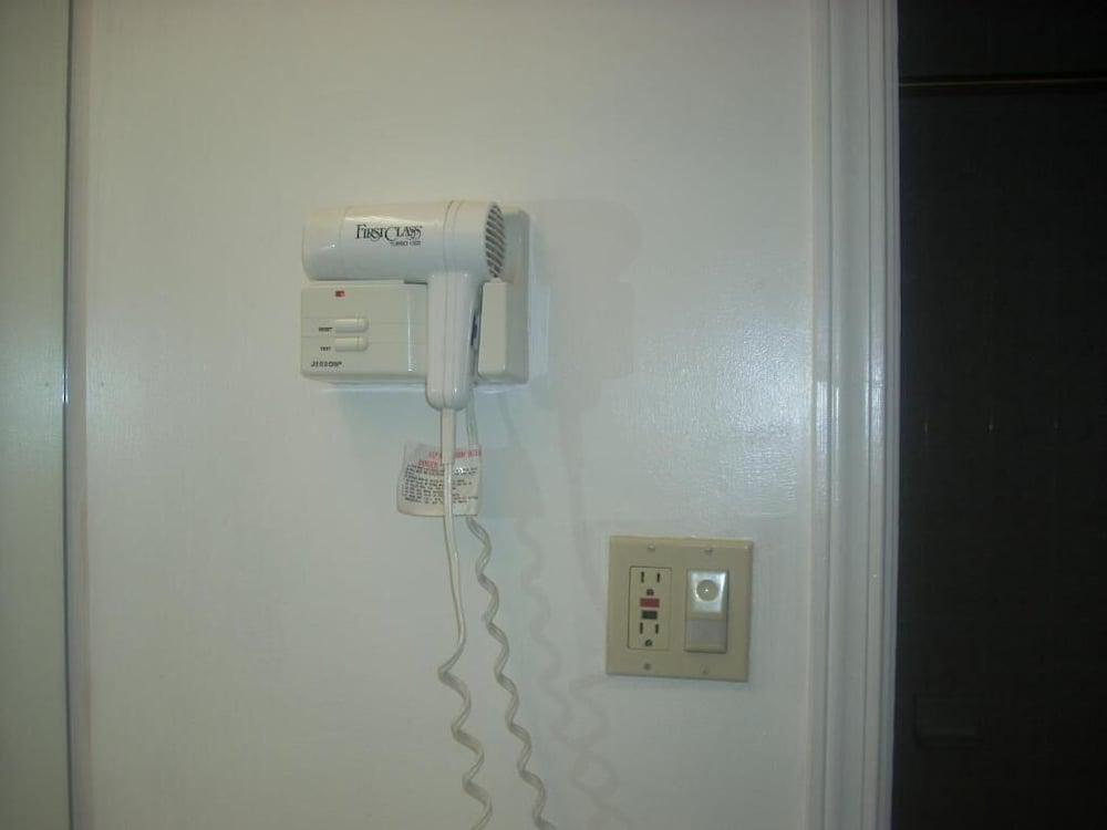 Economy Inn Monterey Сийсайд Екстериор снимка