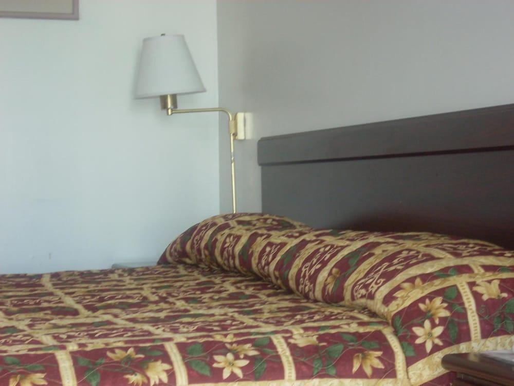 Economy Inn Monterey Сийсайд Екстериор снимка