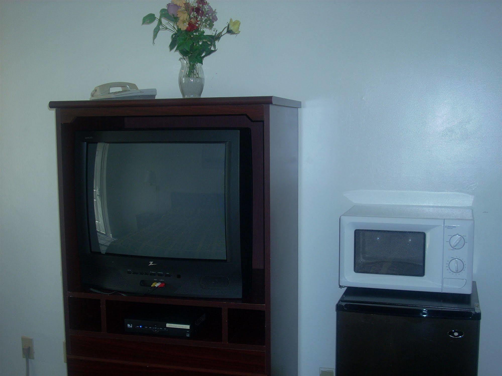 Economy Inn Monterey Сийсайд Екстериор снимка